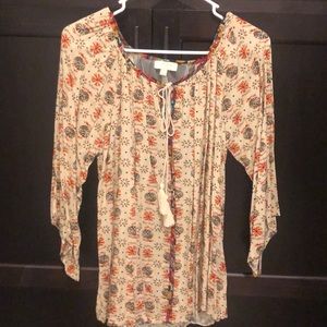 Umgee shirt with lace in back .Small. cute blouse!